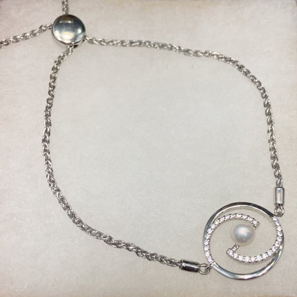 Vantel Pearls Silver Swirl Bracelet with White Pearl